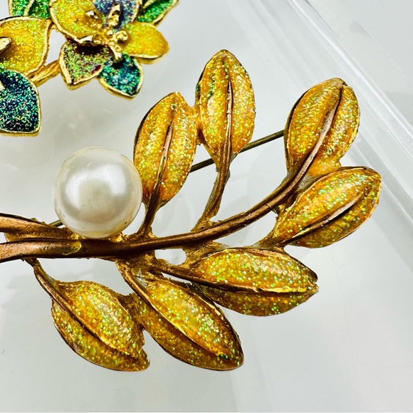 Vintage Two Floral Flower Leaf Glass Pearl Glitter Brooches - Picture 8 of 13